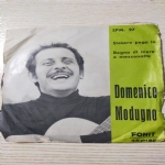 Stai lontana da me/amami e baciami/sei rimasta sola