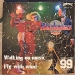 Walking On Music/Fly With The Wind VINILE 45 GIRI